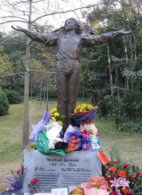 485593_484118351656563_1991200449_n