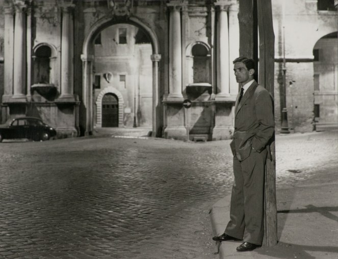 Festività e consumismo – di Pier Paolo Pasolini. Riflessione sul Natale al tempo del&nbsp;capitalismo.