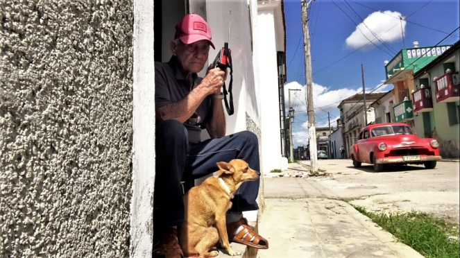 ESTA MAÑANA – La radio locale a Cuba –&nbsp;(Documentario)