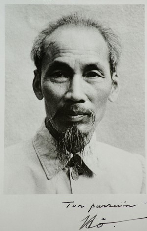 Ho_Chi_Minh_1946_and_signature