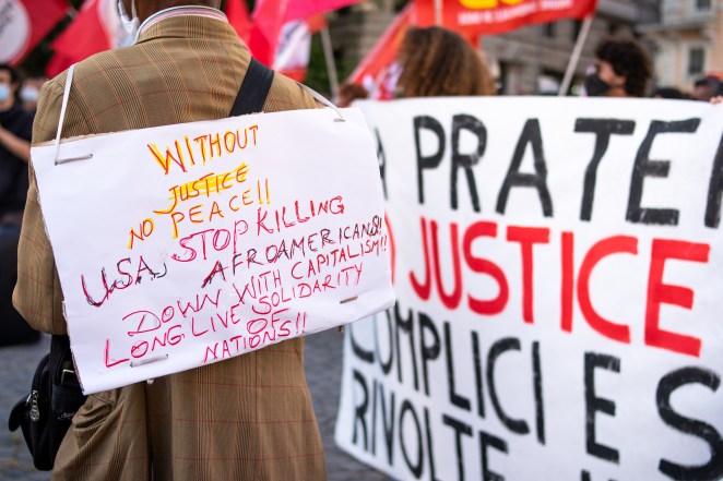 [Black] people rise up! – Sit in a Roma in sostegno delle proteste in USA. (Foto)&nbsp;05/06/20